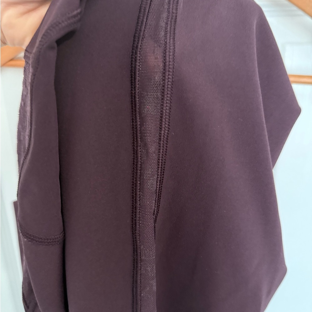 Lululemon high rise leggings - lace on the sides - Picture 7 of 9